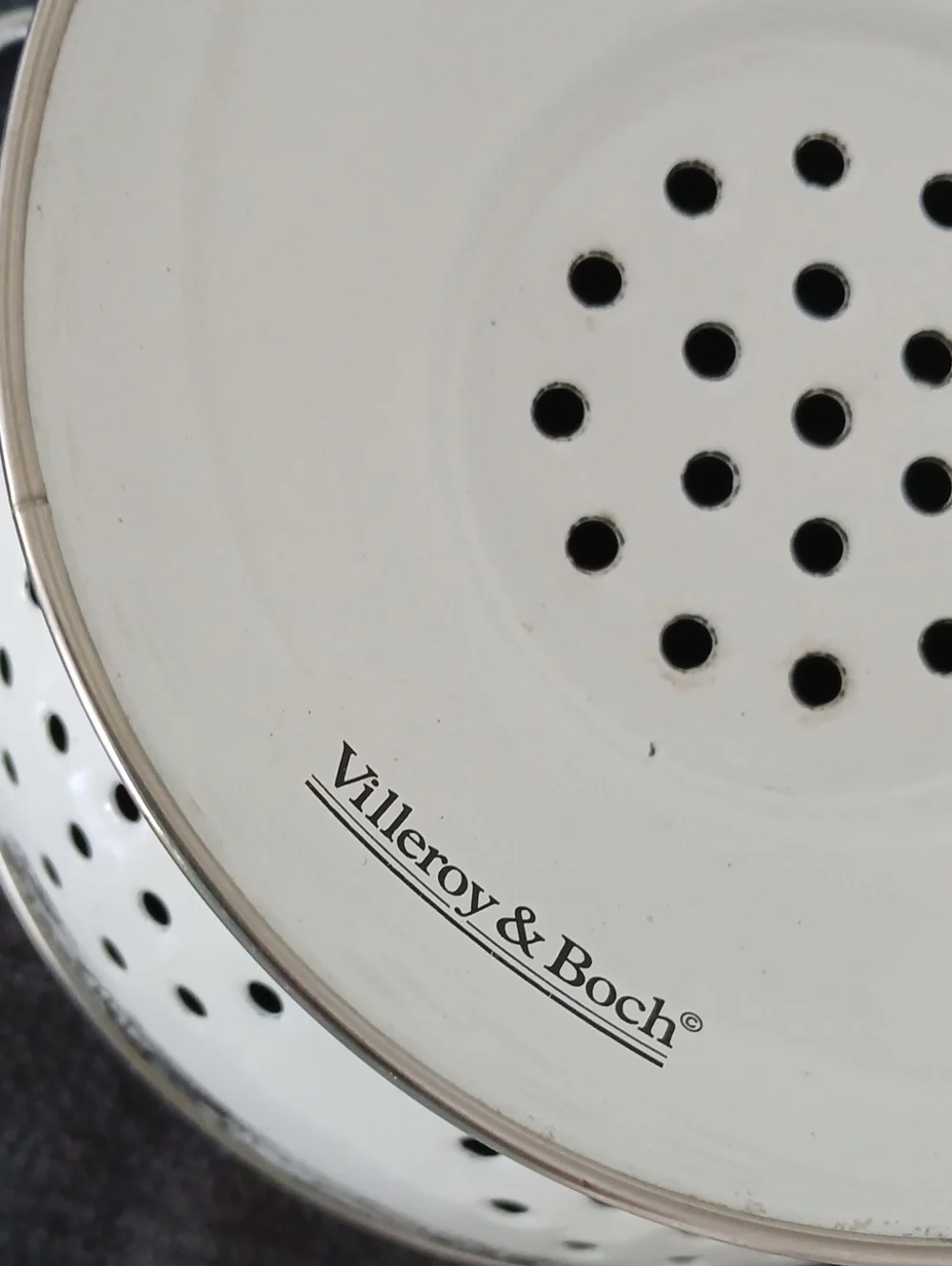 Villeroy & Boch AUDUN FERME Colander Enamel Black White Florals Pastoral Scene